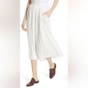 Vince Wide Legged Pleated Pants 8 Coastal Minimalist Quiet Luxury Preppy Chic